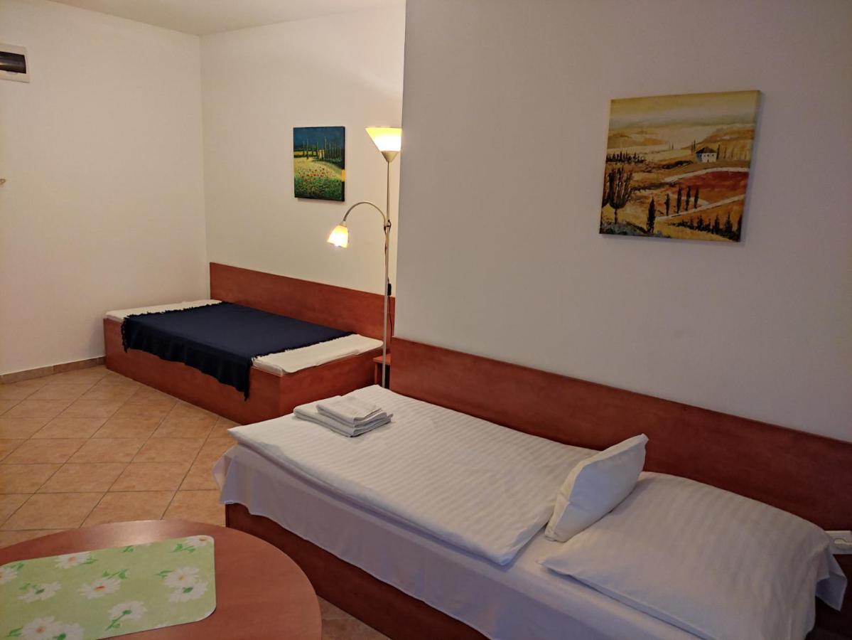 Szent Kristof Apartmanhotel Zalaegerszeg Bagian luar foto