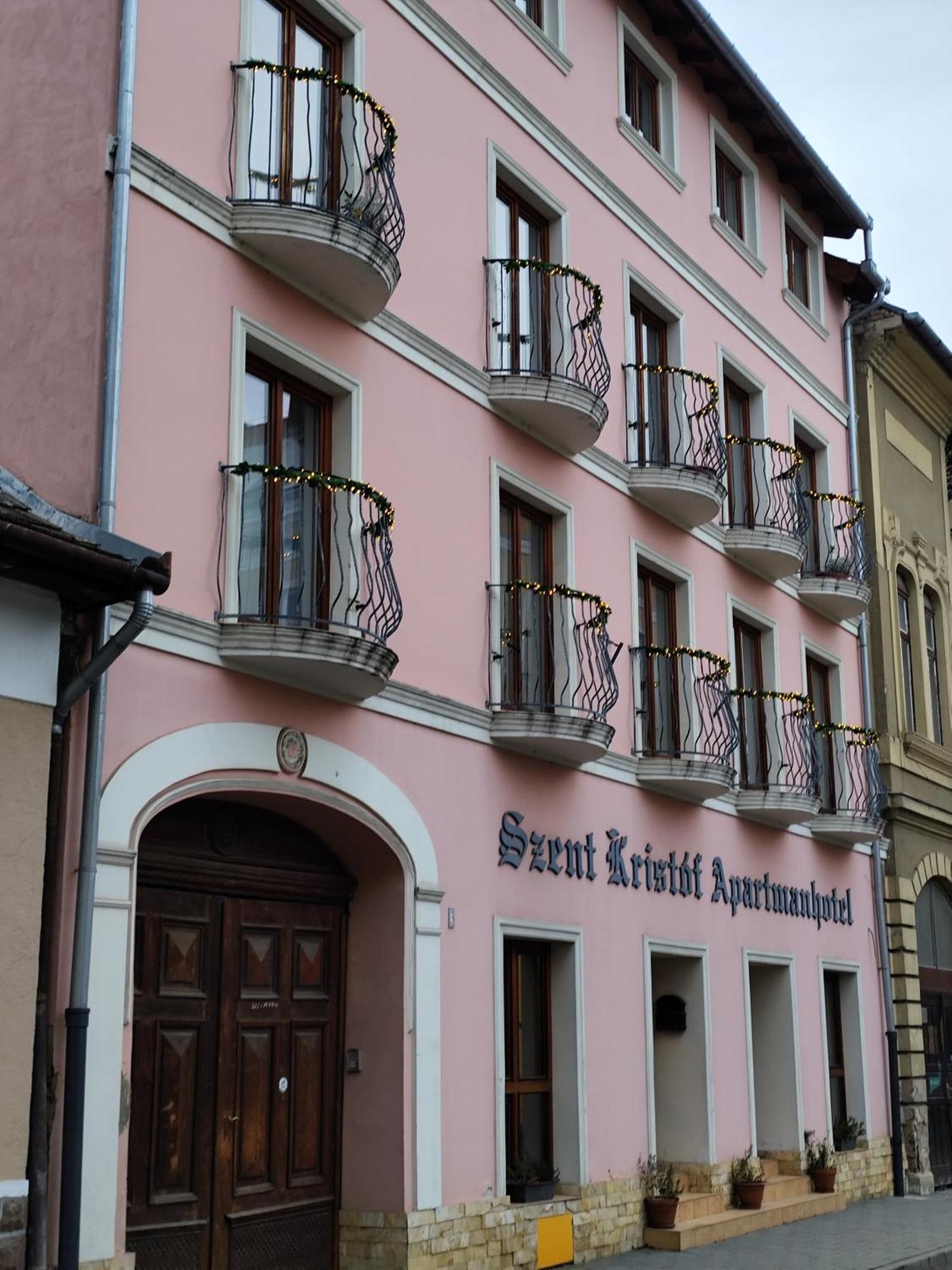 Szent Kristof Apartmanhotel Zalaegerszeg Bagian luar foto